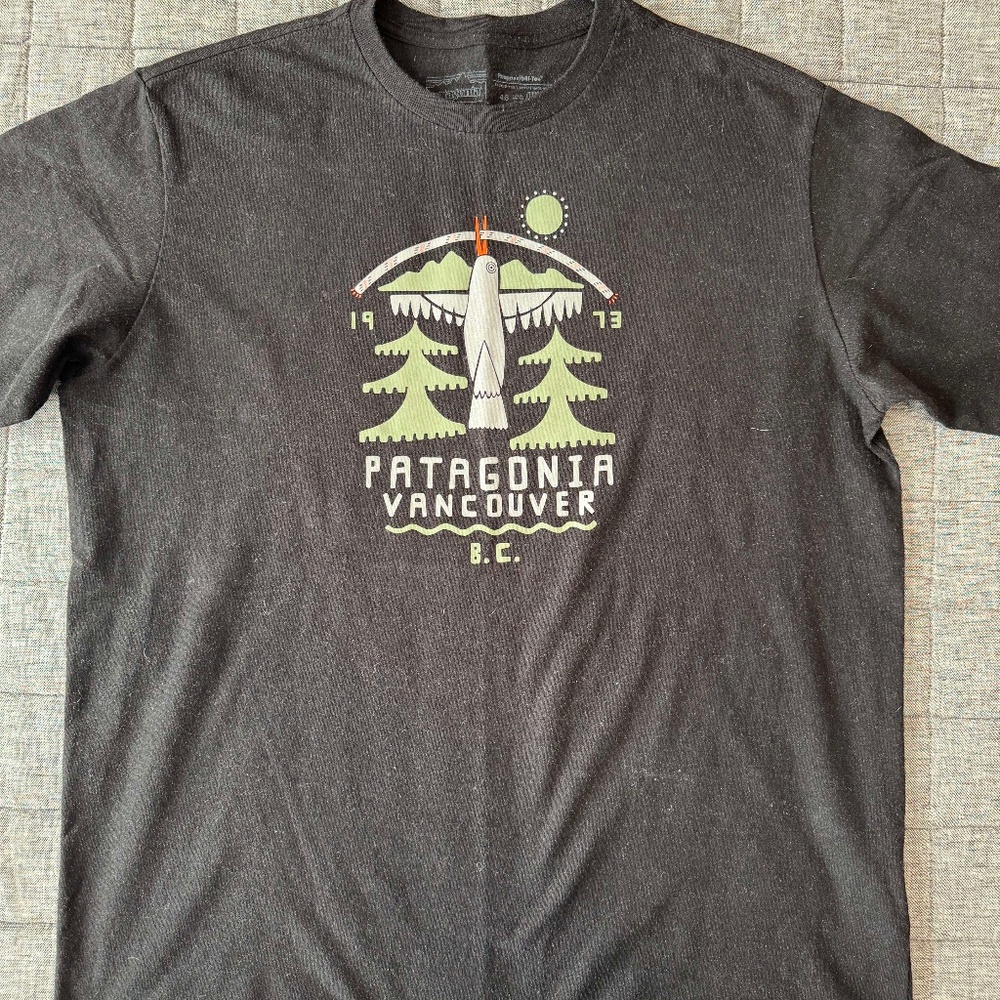 Patagonia Vancouver Store Logo Heavyweight T-shirt - Gently Worn - Men's Medium